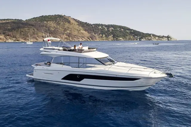 Prestige 590 Fly